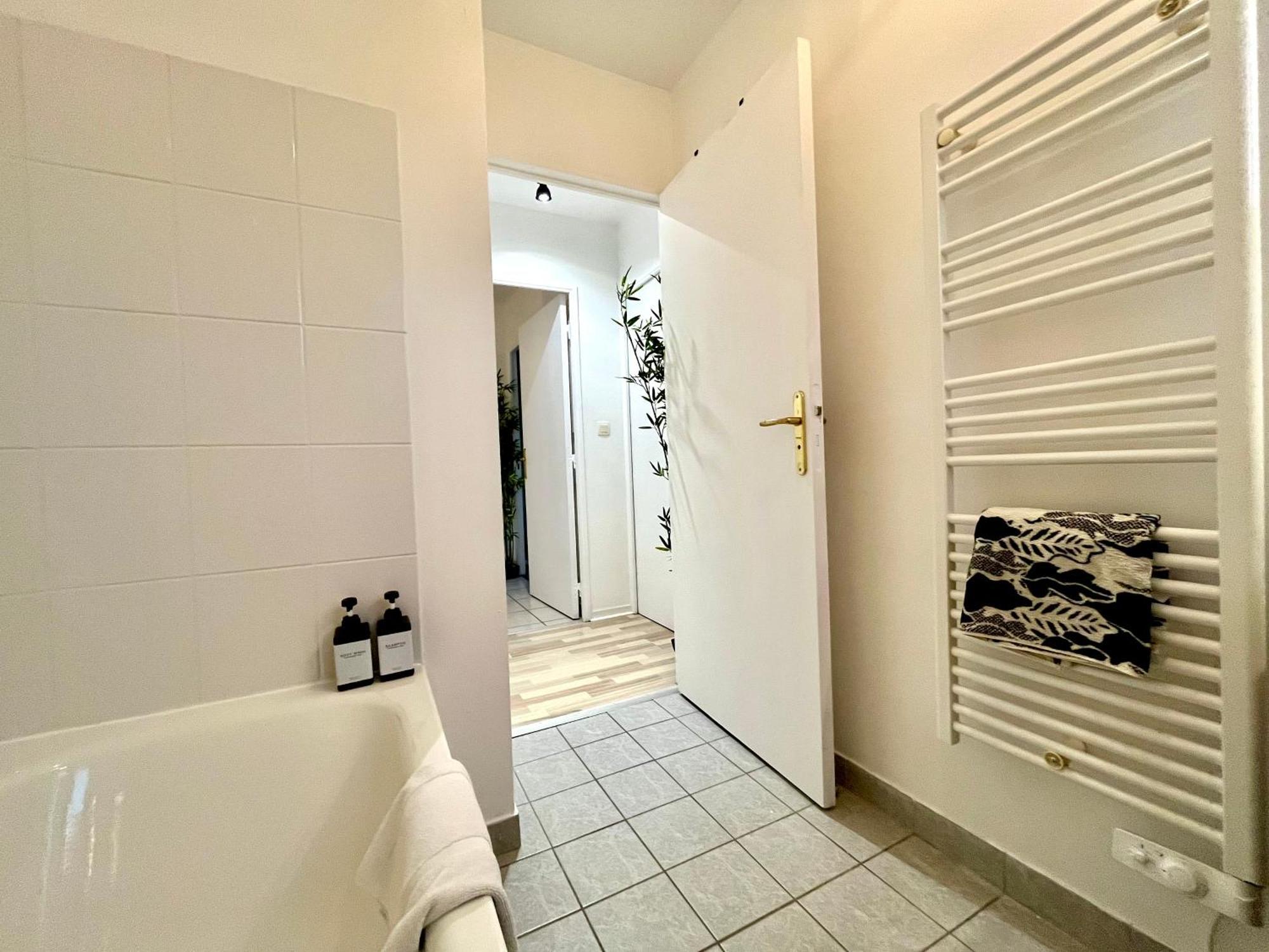 Bngo I Immense Rooftop Lyon I 2 Chambres, 4 Places Parkings, 2 Immenses Terrasses, 8 Personnes Exterior foto